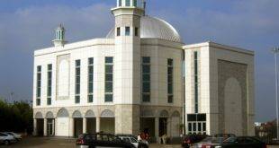 Baitul_Futuh, one of the biggest mosques in London, UK