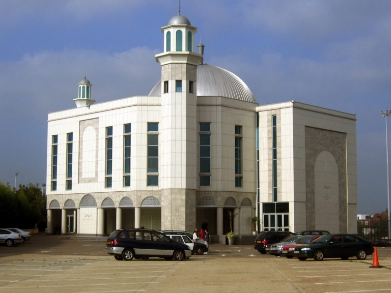 Baitul_Futuh, one of the biggest mosques in London, UK