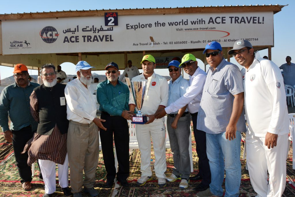 Jeddah-Cricket-Association-MCH-Captain-Babar-Hussain-Receiving-Winner-Tropy-from-Shamshad-Ahmed-Khan-Director-Finance-Ace-Travel-Group-K.S.A