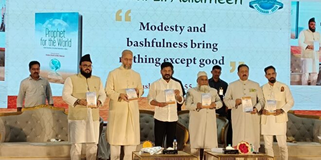 All India Muslim Personal Law Board President Maulana Khalid Saiffullah Rahmani, Telangana CM Revanth Reddy, Hyderabad MP Asaduddin Owaisi, Minority Affairs Advisor Mohammed Ali Shabbir and TMREIS President Faheem Qureshi at the launch of the book Prophet for the World in Hyderabad