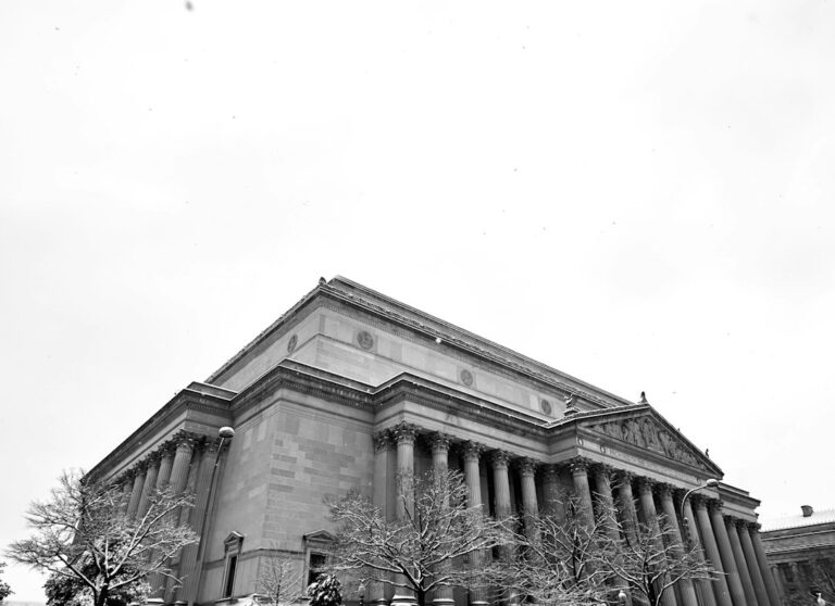 Exterior of a US government building, illustrative image for the PERM Green Card processing explainer