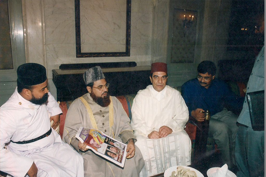 Shahi Imam of Fatehpur Sikri is seen holding GAWAH Urdu Weekly. Also seen is Morroco Ambassador.